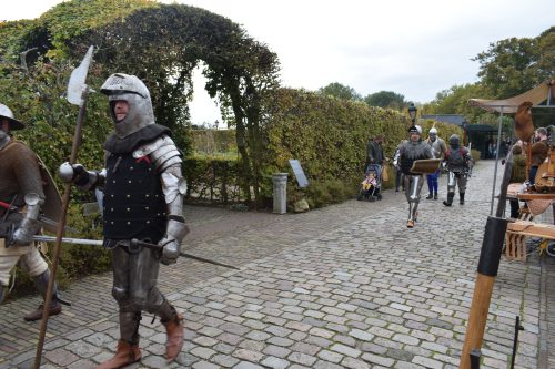 ridders komen er aan