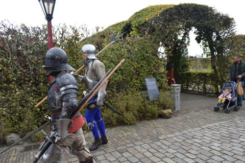 ridders komen er aan